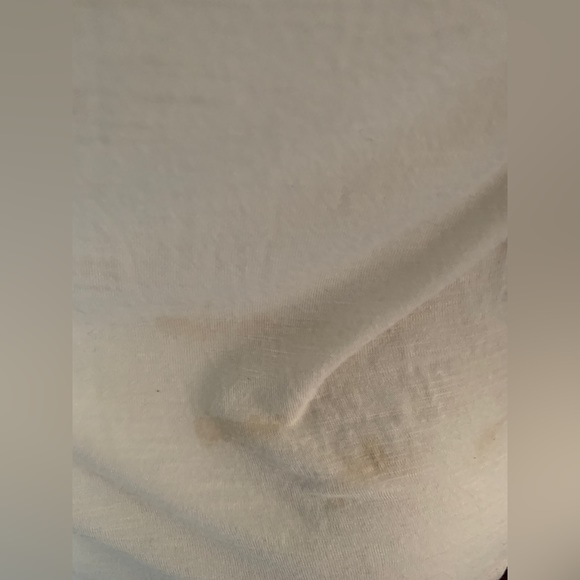 Guess Graphic Tee in Off-White - Picture 7 of 8